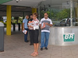 http://www.mariliacampos.com.br/fotos/16022017-panfletagem-jornal-reforma-da-previdencia-portaria-petrobras