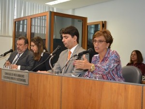 http://www.mariliacampos.com.br/fotos/02032016-audiencia-publica-saneamento-basico-de-esmeraldas-e-contagem