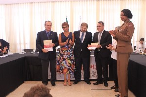 http://www.mariliacampos.com.br/fotos/07112019-entrega-do-relatorio-da-comissao-de-mulheres-das-visitas-as-delegacias