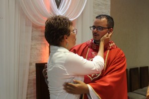 http://www.mariliacampos.com.br/fotos/25042018-missa-em-acao-de-gracas-pelos-4-anos-de-sacerdocio-do-pe--filipe-lucas