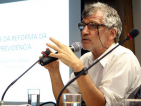 Paulo Kliass: “Guedes queima nossas reservas internacionais”