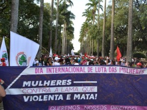http://www.mariliacampos.com.br/fotos/08032016-mulheres-em-marcha-contra-a-lama-e-a-violencia