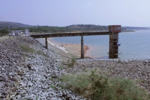 http://www.mariliacampos.com.br/fotos/veja-a-lagoa-antes-seca-e-quase-colapso-do-estoque-de-agua