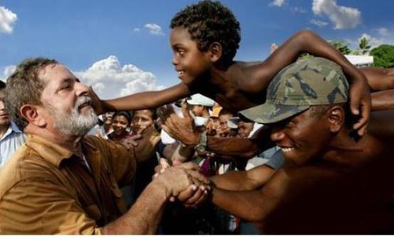 Resultado de imagem para Lula com o povo do brasil
